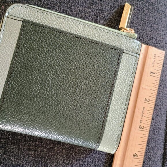 BNWOT KATE SPADE SMALL BIFOLD WALLET GREEN LEATHER 6 INSIDE SLOTS & CASH SLEEVE - Picture 2 of 8